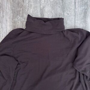 Uniqlo Men’s Brown Turtle Neck Long Sleeve Tee Large